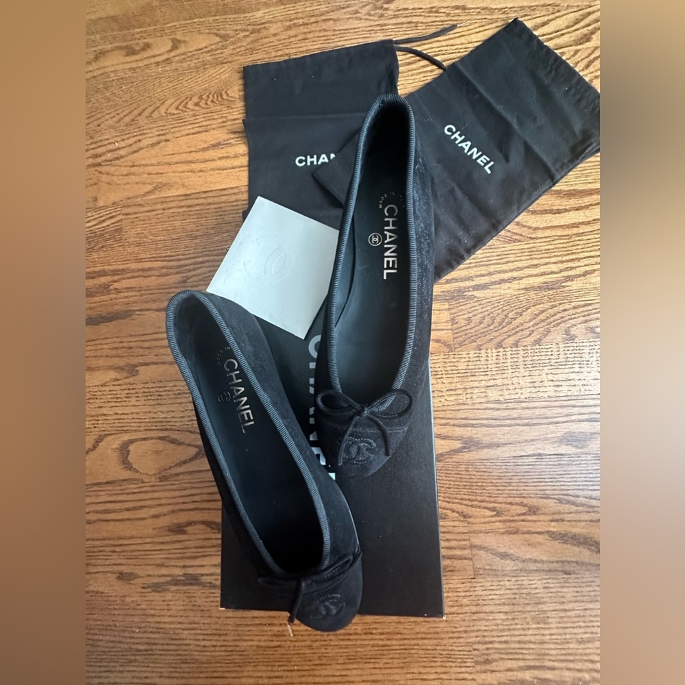 CHANEL Black Flats with Bow Detail
